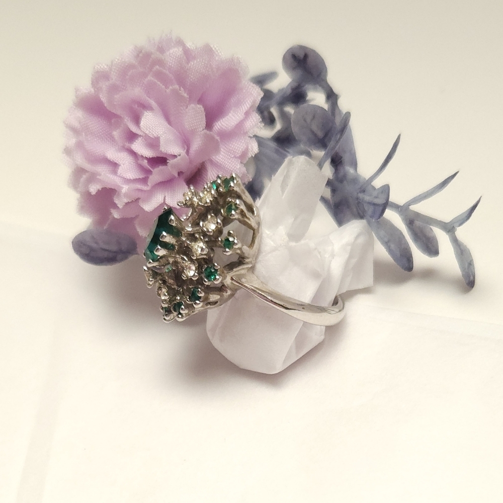 Vintage 18KT HGE White Gold Emerald & Cubic Zirconia Ring Cocktail Ring - Picture 12 of 14